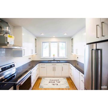 חשקה נפשכם בשטיח מותאם אישית סופר מדליק? כיתוב דרמטי, רומנטי או אולי הומוריסטי? צרו עימנו קשר ותנו לנו את הטקסט שתרצו שיופיע על השטיח.