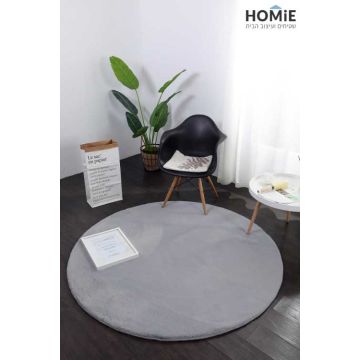 שטיח פרווה עגול מודרני אפור דגם פיור לסלון, חדר שינה, חדר ילדים, חדר משחקים, אמבטיה, מסדרון, מטבח, פינת אוכל, חדר עבודה, משרד, בית הספר וגן ילדים. השטיח הסופר מפנק בסגנון הכפרי יכניס סטייל, נוכחות, שונות ויוקרה לחלל הבית ומגיע עם בטנה נגד החלקה. 