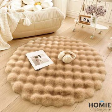 שטיח פרווה עגול כפרי מודרני דקורטיבי תבליטים מוקה דגם אנטונלה 05.  השטיח יתאים לסלון ושאר הבית.