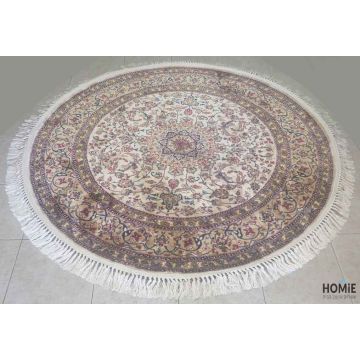 שטיח עגול קלאסי ויסקוזה דמוי משי בצבע שנהב דגם 815, מוצג בשלמותו על הרצפה