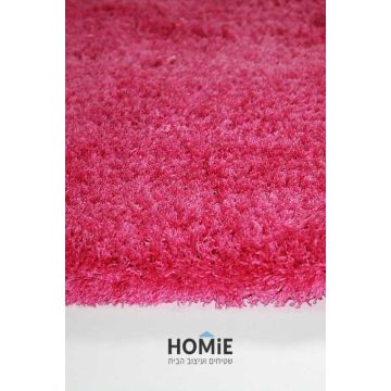 שטיח פרווה משי איכותי ומפנק בטירוף בצבע ורוד מסטיק לסלון, לחדר שינה, למטבח ושאר חלל הבית. 