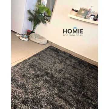 שטיח שאגי שחור לבן דגם ריינבואו. השטיח האיכותי יתאים לסלון, חדר שינה, חדר ילדים ועוד.