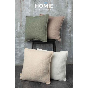 כרית נוי דקורטיבית מודרנית חלקה בוקלה דגם גרינלנד. הכרית מתאימה לסלון ושאר הבית.