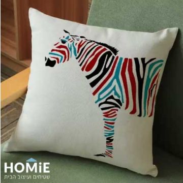 כרית נוי לסלון ושאר חלל הבית דגם זברה צבעונית. הכרית מתאימה גם לגן ילדים.