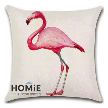 כרית דקורטיבית מודרנית עם הדפס פלמינגו בגווני ורוד עז על רקע בהיר, מתאימה לסלון, חדר שינה או פינת ישיבה