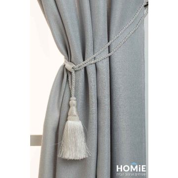 פורטיירה קושרה (חבק) צמה לוילון בצבע אפור דגם אוגוסטה 05. החבק הקלאסי המהודר שמיוצר בעבודת יד מתאים לכל סוגי הוילונות וכל סגנונות העיצוב.