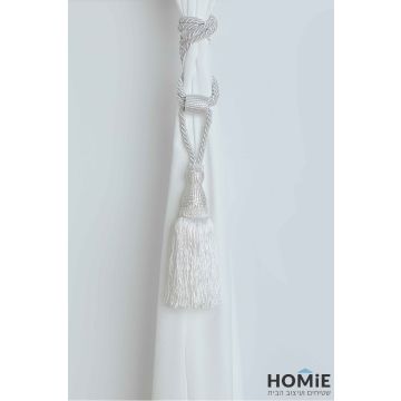 פורטיירה קושרה (חבק) צמה לוילון בצבע לבן דגם אוגוסטה 01. החבק הקלאסי המהודר שמיוצר בעבודת יד יתאים לכל סוגי הוילונות וכל סגנונות העיצוב. 