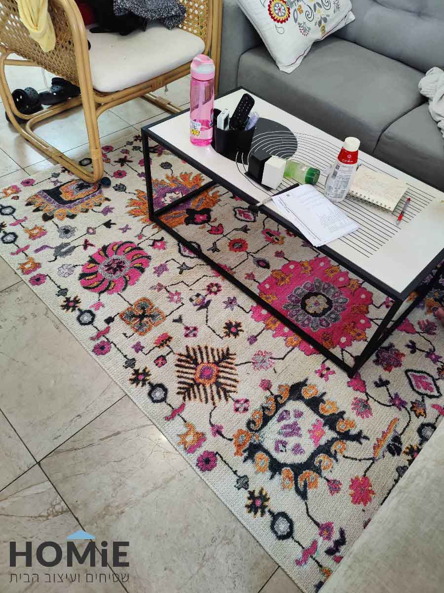 שטיח וינטג' אתני שבטי צבעוני כותנה בסלון של ליזי